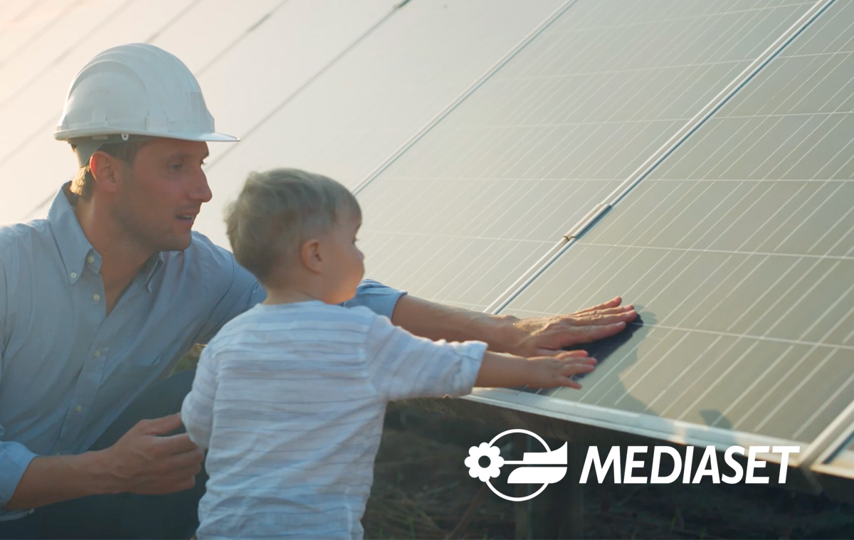 "Ti aiutiamo a produrre energia gratuita dal sole", lo spot in onda su Mediaset